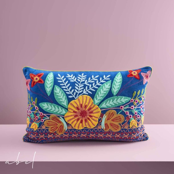 Frida Hndbrodert pute Bl